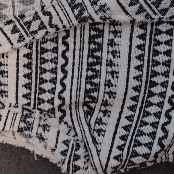 NWOT BANANA REPUBLIC Thick WOVEN AZTEC PRINT Fringed Short sleeve with Peplum!! - Picture 5 of 6